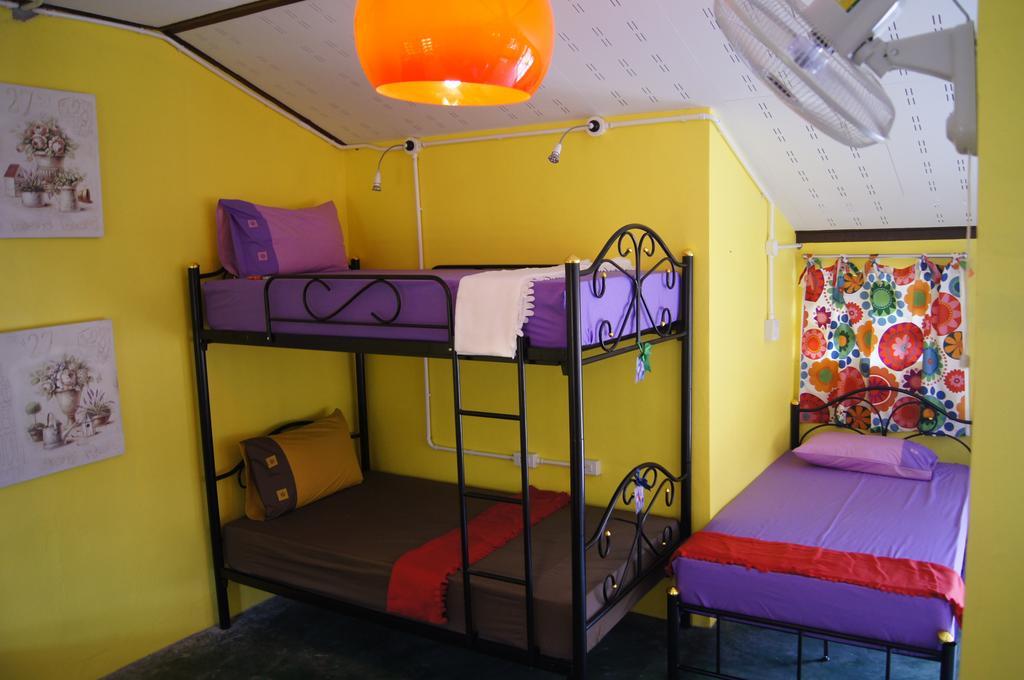 Dorm Des Fleurs Hostel Khao Lak Bilik gambar