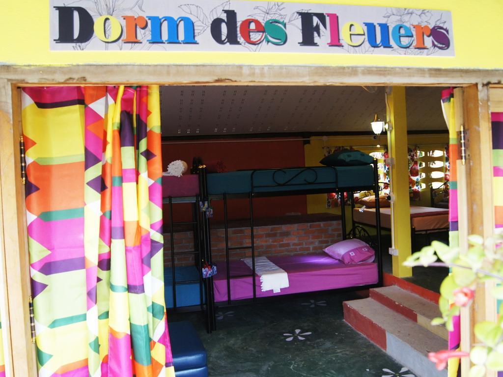 Dorm Des Fleurs Hostel Khao Lak Luaran gambar
